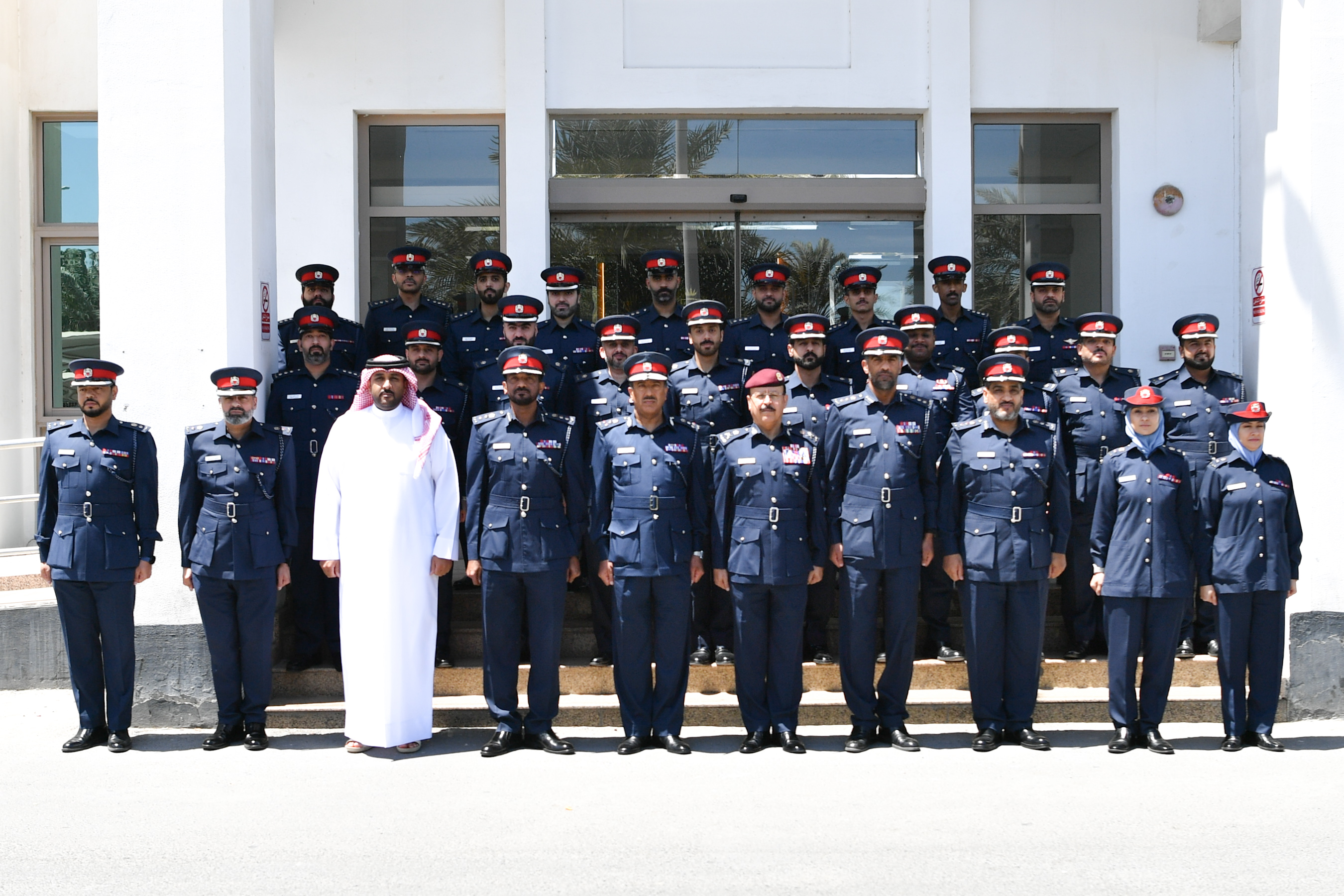 المفتش العام بوزارة الداخلية يتفقد مديرية شرطة محافظة المحرق<